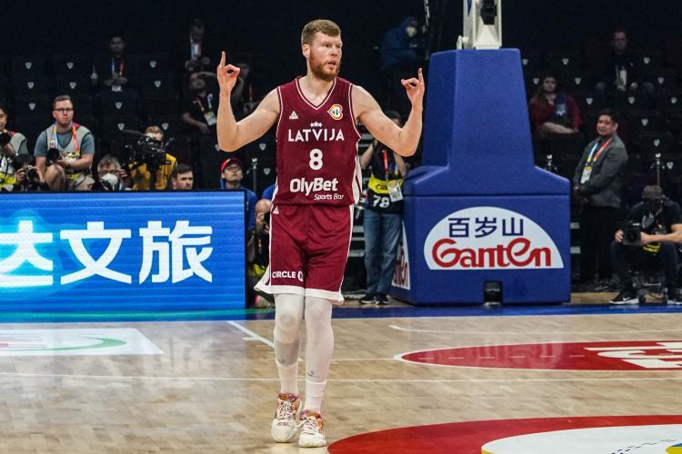 官网入口-尽力了！贝尔坦斯13中5&amp;amp;三分10中4拿到16分 另有10板1助2断1帽