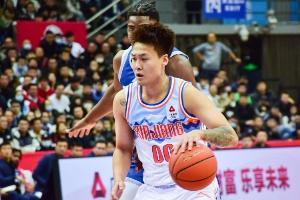 赛事赛程-媒体人：曾凡博冲击NBA让北京锋线大打折扣 但赵睿能顶3号位