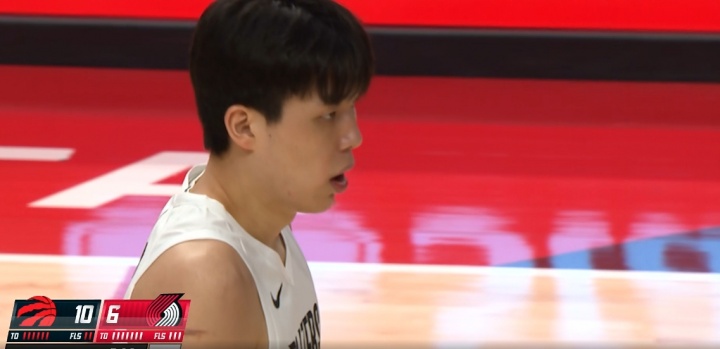 英雄联盟赛事官网-积极性拉满！杨瀚森首节登场已经连续拿下3个篮板！