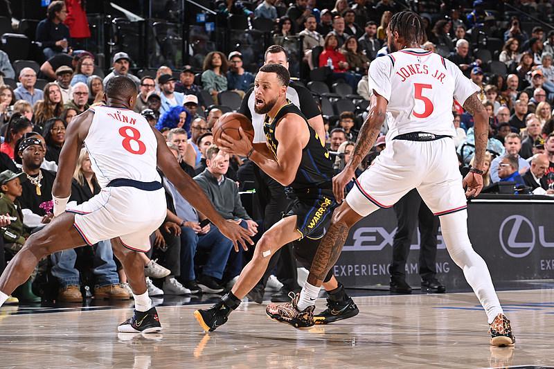 LOL赛事官网-库里24分 勇士110-115不敌快船